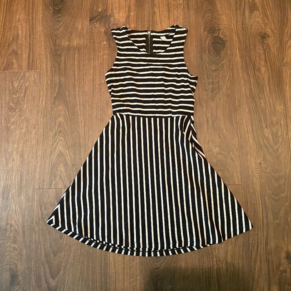 Old Navy Fit and Flair Dress • Size Small